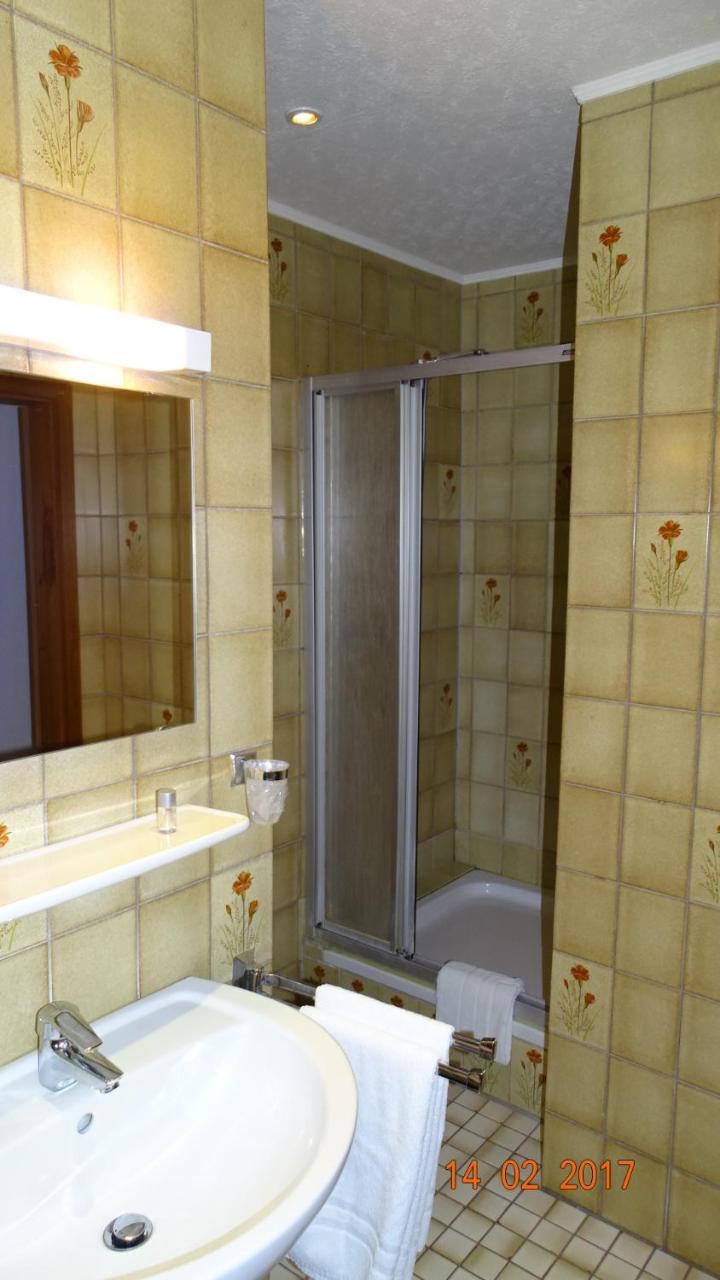 Bed & Breakfast Hotel Helga Hein ดุสเซลดอร์ฟ ภายนอก รูปภาพ