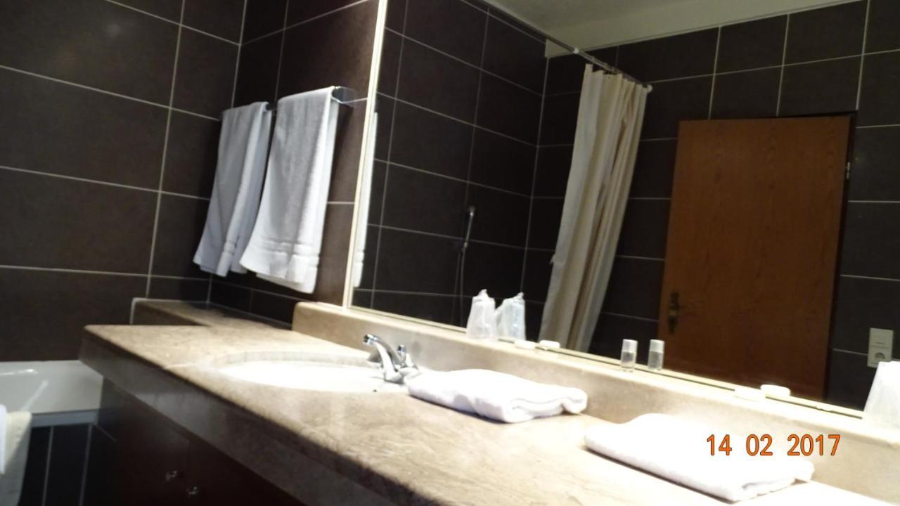 Bed & Breakfast Hotel Helga Hein ดุสเซลดอร์ฟ ภายนอก รูปภาพ