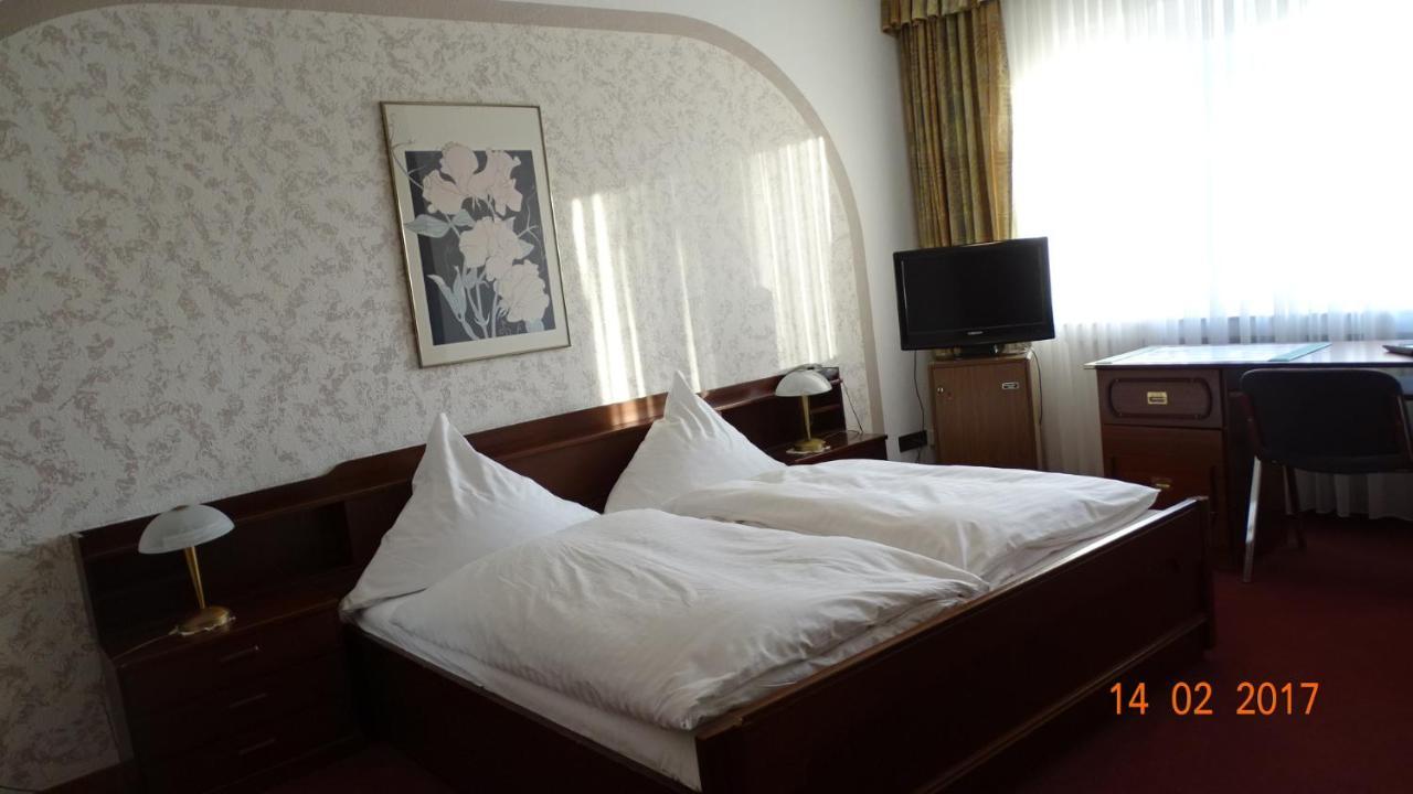 Bed & Breakfast Hotel Helga Hein ดุสเซลดอร์ฟ ภายนอก รูปภาพ