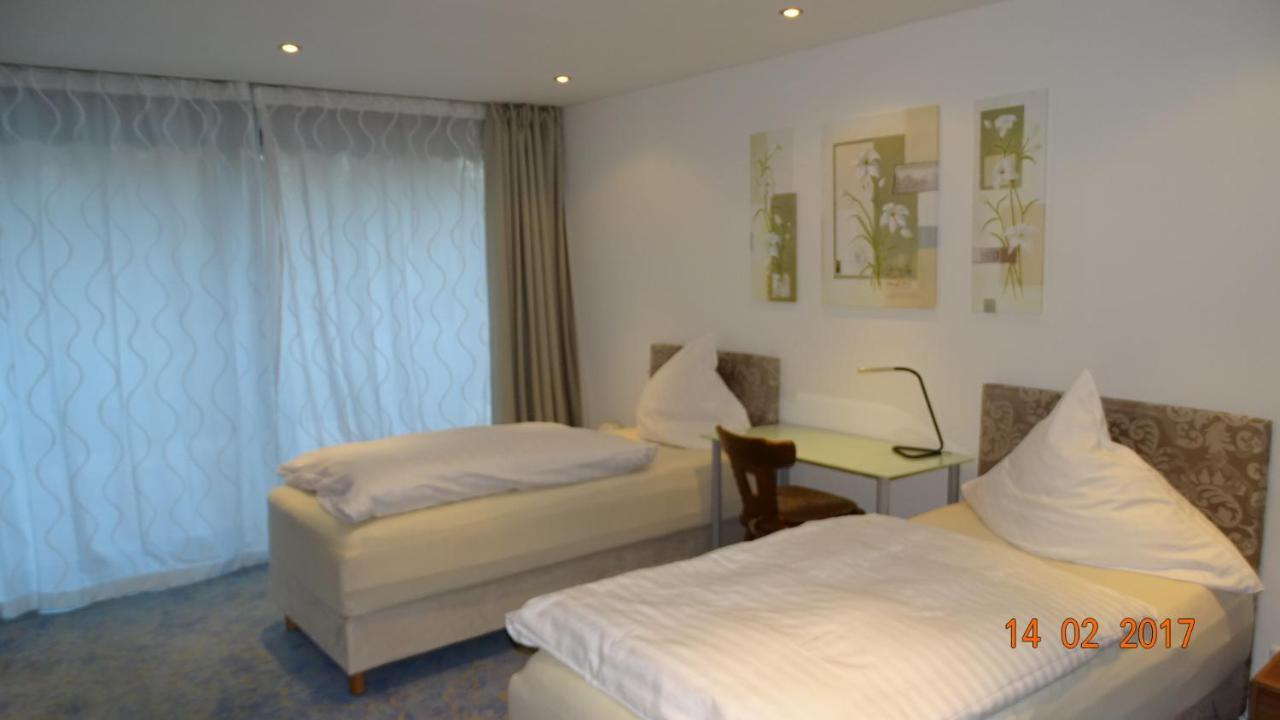 Bed & Breakfast Hotel Helga Hein ดุสเซลดอร์ฟ ภายนอก รูปภาพ